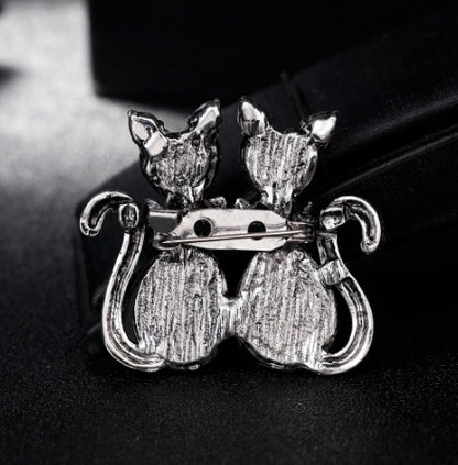 Fashion shell cats Brooches jewelry High Quality glass rhinestone animal pins and brooches for women men suits scarf pins metal